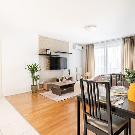 Home Of Serenity - 2 Bdr, Free Parking And Terrace بودابست المظهر الخارجي الصورة