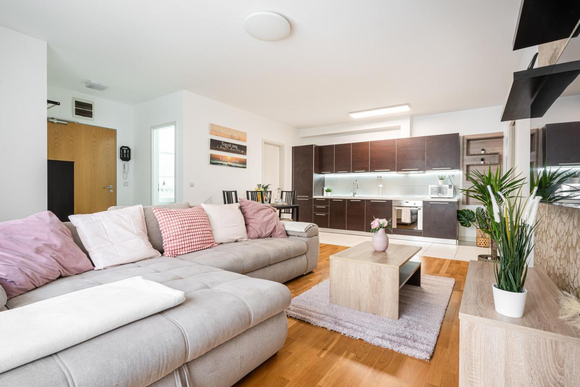 Home Of Serenity - 2 Bdr, Free Parking And Terrace بودابست المظهر الخارجي الصورة
