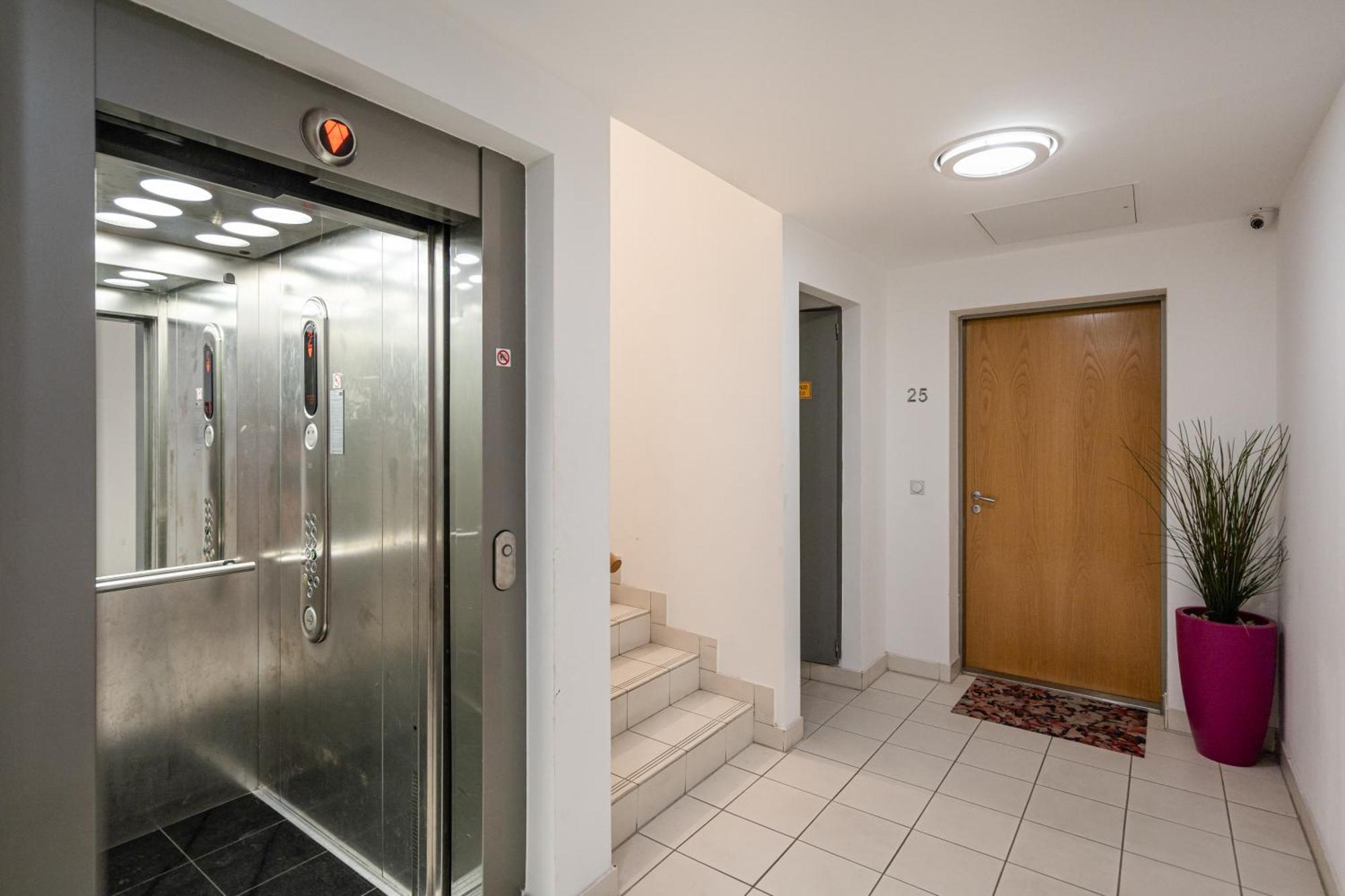 Home Of Serenity - 2 Bdr, Free Parking And Terrace بودابست المظهر الخارجي الصورة
